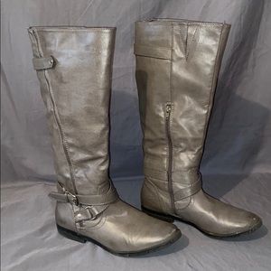 Gray rampage boots